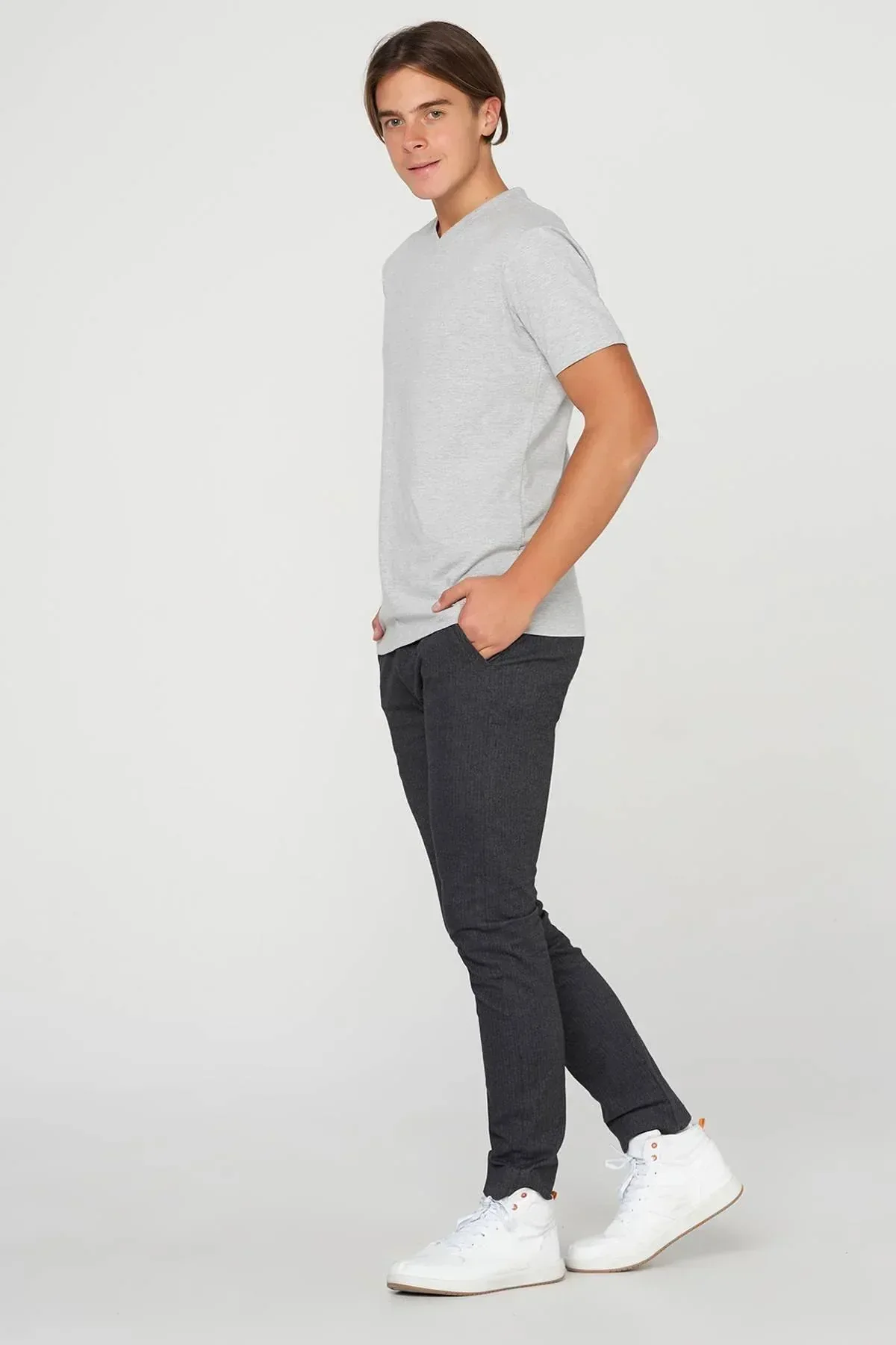 REGULAR-FIT CHINOS TROUSER FOR MEN - Image 3