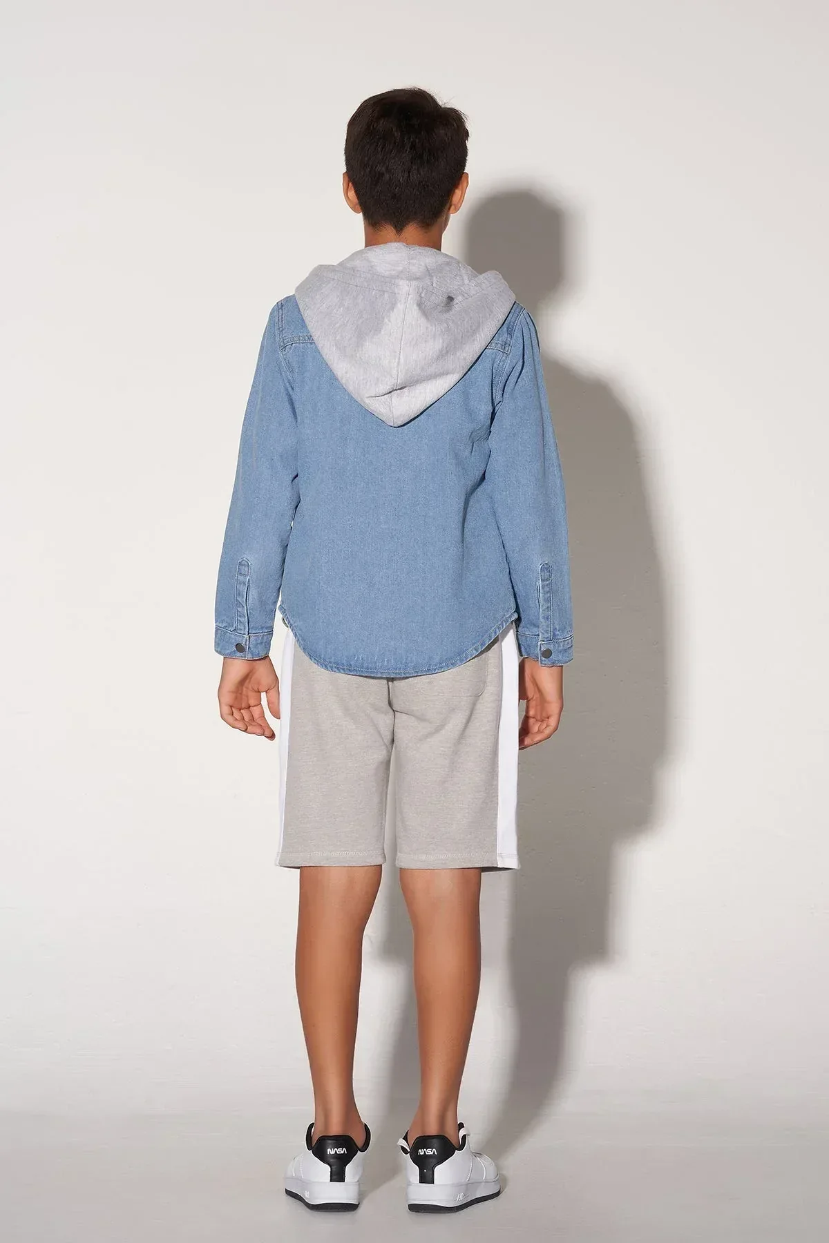 HOODED DENIM SHIRT FOR BOYS - Image 5