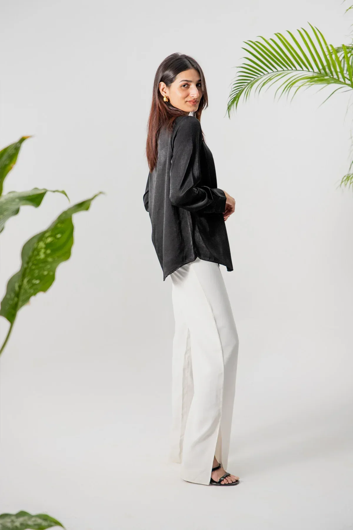 BASIC SHIRT FOR WOMEN - BLACK - Image 4