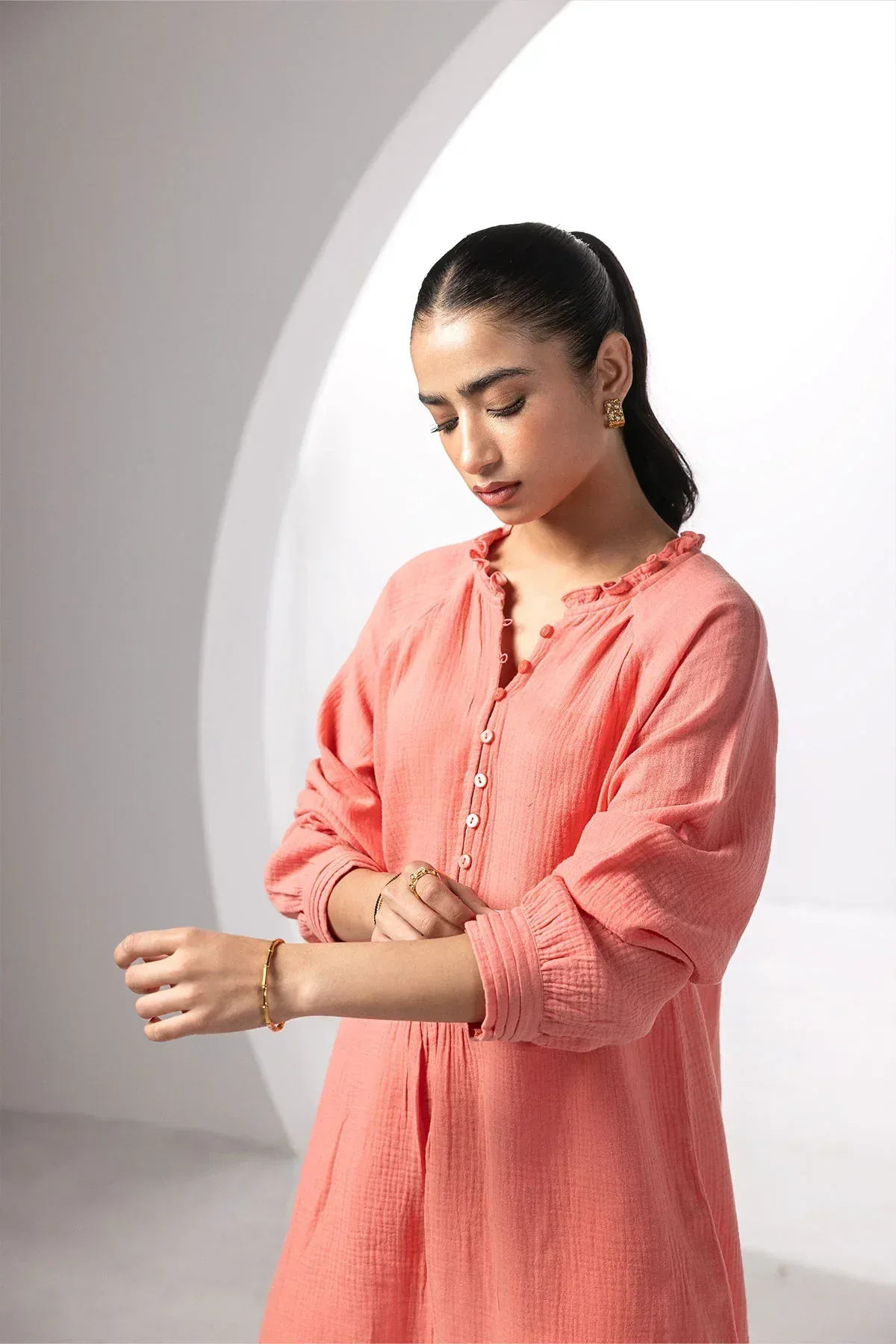 CRINKLED MIDI DRESS FOR WOMEN - Image 3