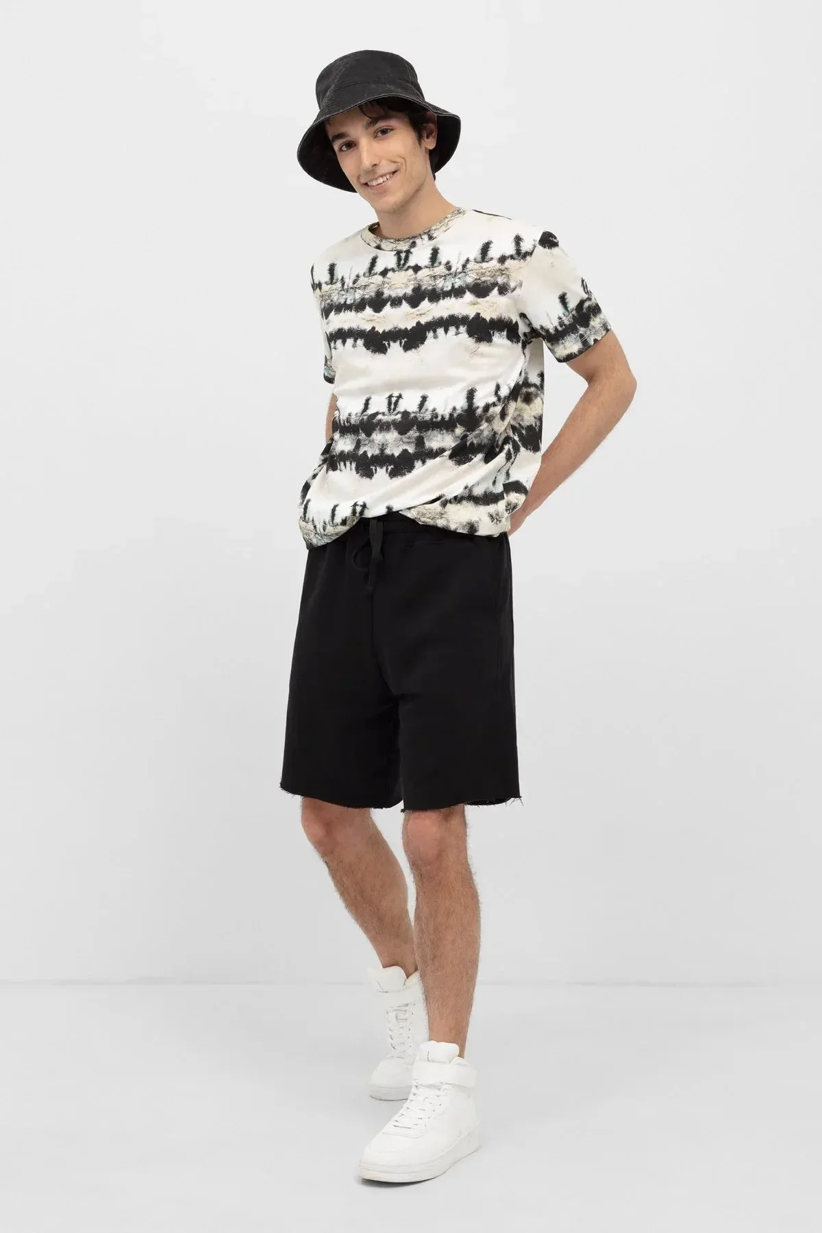 CASUAL SHORT FOR MEN